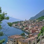 Lakes & Outlets: panoramic and luxury shopping itinerary in Italy