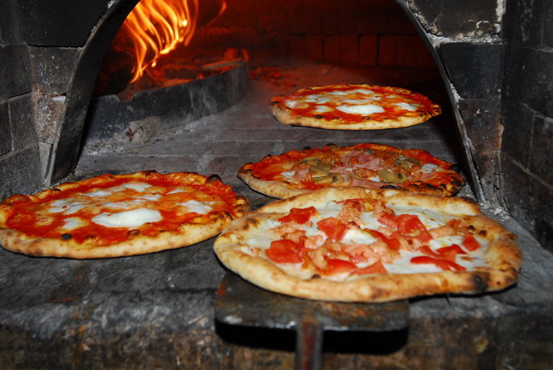 Authentic Italian Pizza and Dining