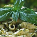 Pasta with pesto sauce: a homemade recipe
